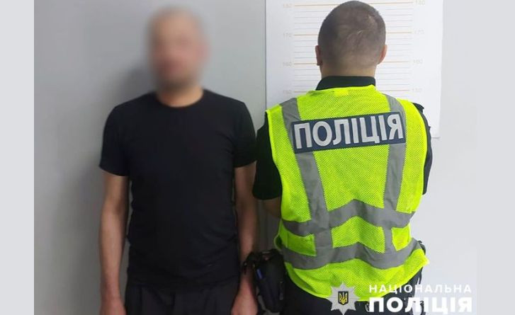 u kiyevi suditimut cholovika yakij bilya dityachogo majdanchiku led ne vbiv У Києві судитимуть чоловіка, який біля дитячого майданчику ледь не вбив перехожого