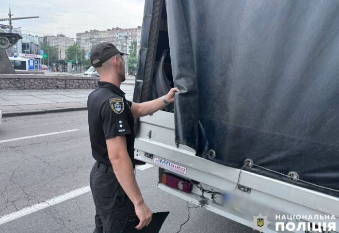 u mikolayevi u dtp potrapila vantazhivka yaka perevozila sobachi tushi 66d1f27701b63 У Миколаєві у ДТП потрапила вантажівка, яка перевозила собачі туші