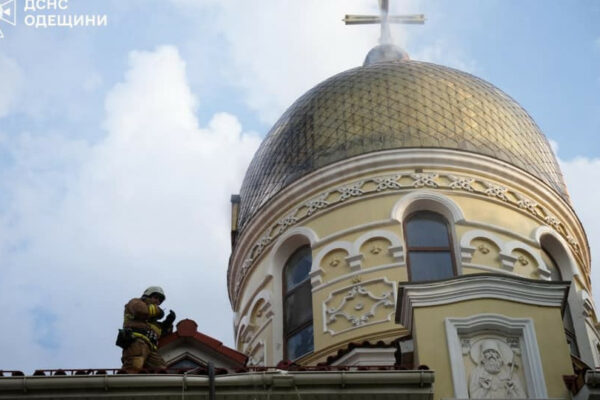 v odesi cherez vluchannya bliskavki zagorivsya xram foto 66cf4f4b1843e В Одесі через влучання блискавки загорівся храм, фото