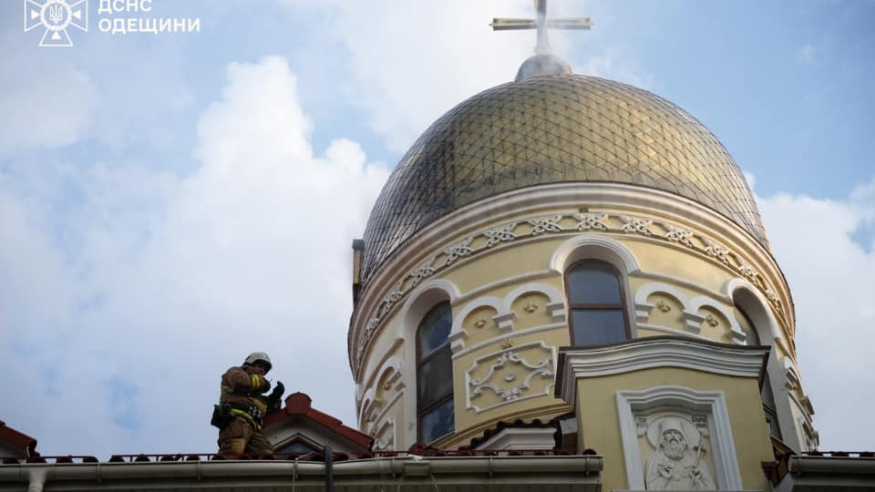 v odesi cherez vluchannya bliskavki zagorivsya xram foto 66cf4f4b1843e В Одесі через влучання блискавки загорівся храм, фото