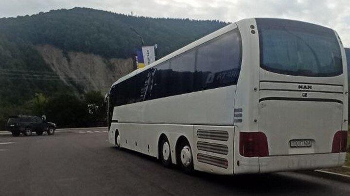 v yaremche spivrobitniki tck zatrimali vodiya turistichnogo avtobusa de perebuvali 50 lyudej 66d343367b6a4 В Яремче співробітники ТЦК затримали водія туристичного автобуса, де перебували 50 людей