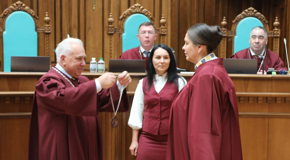 alla olijnik sklala prisyagu ta nabula povnovazhen suddi konstitucijnogo sudu ukrad197ni foto 66f6632ae97c1 Алла Олійник склала присягу та набула повноважень судді Конституційного Суду України, фото