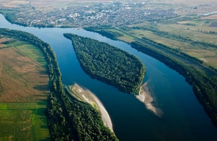 na odeshhini cherez sud zvilnili vodnij kanal vid nezakonnogo vikoristannya dlya rozvedennya ribi 66ed26322daa1 На Одещині через суд звільнили водний канал від незаконного використання для розведення риби