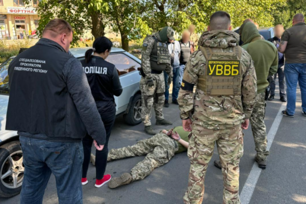 na odeshhini zatrimali prikordonnika yakij otrimav xabar u 4 tisyachi dolariv za perepravlennya cholovika do moldovi 66f3bdd66c987 На Одещині затримали прикордонника, який отримав хабар у 4 тисячі доларів за переправлення чоловіка до Молдови