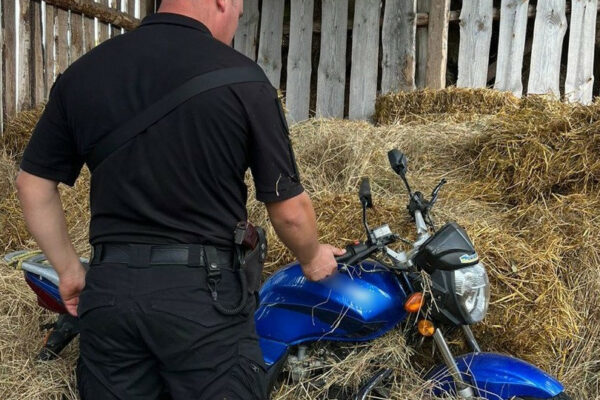 na rivnenshhini vikradenij motocikl policiya znajshla u sinniku 66ee77aa95b31 На Рівненщині викрадений мотоцикл поліція знайшла у сіннику