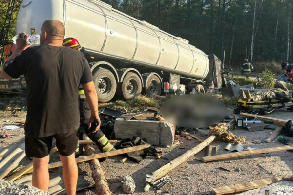 na rivnenshhini zatrimali vodiya avtocisterna z gazom yakogo vrizalasya u blokpost 66f90489554a6 На Рівненщині затримали водія, автоцистерна з газом якого врізалася у блокпост