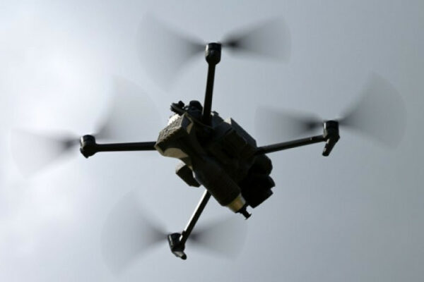 rosijski fpv droni skinuli vibuxivku na civilni avtomobil ta mikroavtobus 66ea8841dad0a Російські FPV-дрони скинули вибухівку на цивільні автомобіль та мікроавтобус