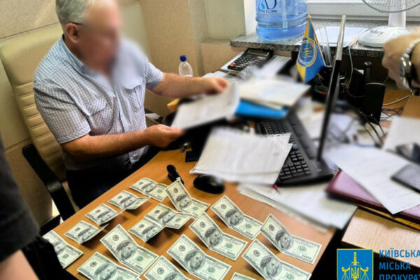 u kiyevi zatrimali prorektora privatnogo vishu yakij vimagav vid abituriyenta 2 tisyachi dolariv za vstup 66db2bd0c334c У Києві затримали проректора приватного вишу, який вимагав від абітурієнта 2 тисячі доларів за вступ