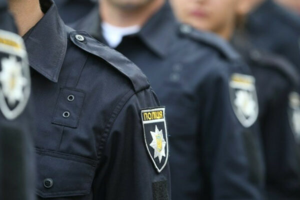 u lvovi pravooxoronci pereviryatimut vsix xto zaxodit do shkoli 66ebd4a0049d5 У Львові правоохоронці перевірятимуть всіх, хто заходить до школи