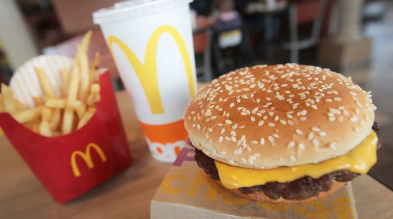 akcid197 mcdonalds rizko vpali pislya masovix otruyen burgerami u ssha 6719fb1b6fa8f Акції McDonald’s різко впали після масових отруєнь бургерами у США