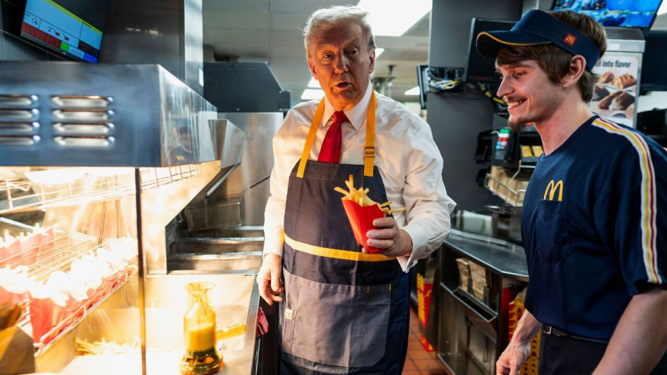 donald tramp vijshov pracyuvati na kuxnyu v mcdonalds i potroliv kamalu garris video 6717587b03088 Дональд Трамп вийшов працювати на кухню в McDonald's і потролив Камалу Гарріс, відео