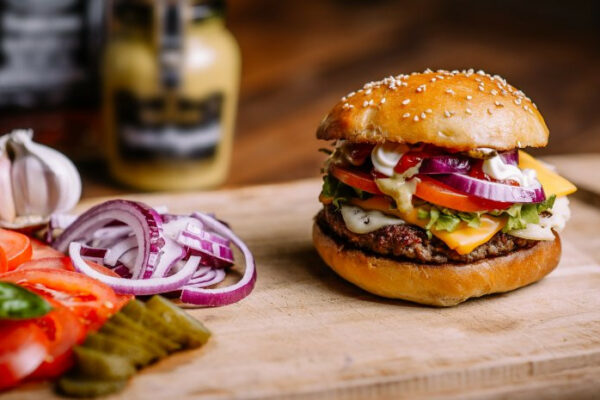 merezhi fastfudu ssha viluchayut cibulyu cherez spalax kishkovod197 palichki u mcdonalds 671c9ec4138b0 Мережі фастфуду США вилучають цибулю через спалах кишкової палички у McDonald's