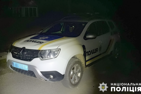 na bukovini netverezij vodij proponuvav xabar policejskim yaki zupinili jogo avto 670391916438e На Буковині нетверезий водій пропонував хабар поліцейським, які зупинили його авто