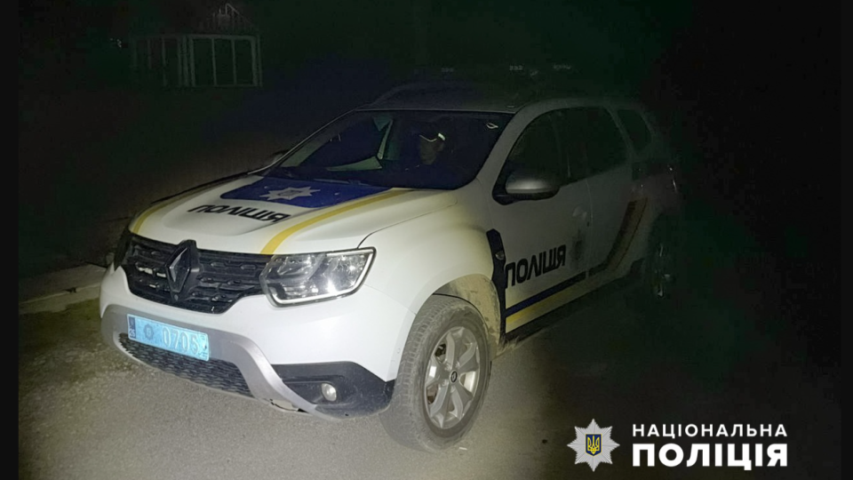 na bukovini netverezij vodij proponuvav xabar policejskim yaki zupinili jogo avto 670391916438e На Буковині нетверезий водій пропонував хабар поліцейським, які зупинили його авто