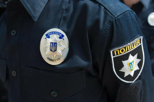 na lvivshhini policejskij vimagav u vijskovozobovyazanogo 4 tisyachi dolariv za te shho ne poveze jogo do tck 6718a8fb804f9 На Львівщині поліцейський вимагав у військовозобов’язаного 4 тисячі доларів за те, що не повезе його до ТЦК