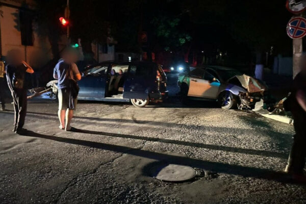 na odeshhini suditimut vodiya yakij perevishhiv shvidkist i na chervonij signal svitlofora vrizavsya v inshe avto 670b793ca2036 На Одещині судитимуть водія, який перевищив швидкість і на червоний сигнал світлофора врізався в інше авто