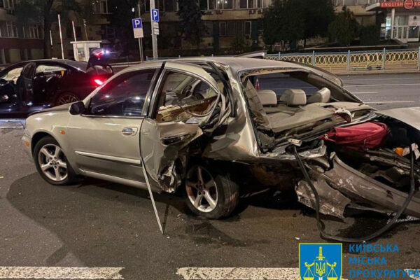 na pechersku 22 richnij netverezij kermanich bmw vletiv v avtomobil shho zupinivsya dlya rozvorotu 672090d45dc94 На Печерську 22-річний нетверезий керманич BMW влетів в автомобіль, що зупинився для розвороту