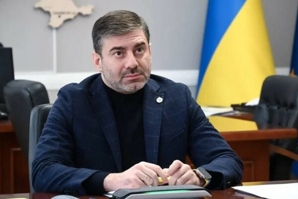 ombudsmenu dmitru lubincyu u katari peredali listi ukrad197nskix vijskovopolonenix i spiski zniklix bezvisti 671c9f5fc3f39 Омбудсмену Дмитру Лубінцю у Катарі передали листи українських військовополонених і списки зниклих безвісти