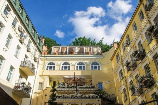 prokuratura kiyeva vimagaye cherez sud povernennya istorichnod197 budivli na podoli vartistyu ponad 2 mln griven 672334e2923c4 Прокуратура Києва вимагає через суд повернення історичної будівлі на Подолі вартістю понад 2 млн гривень