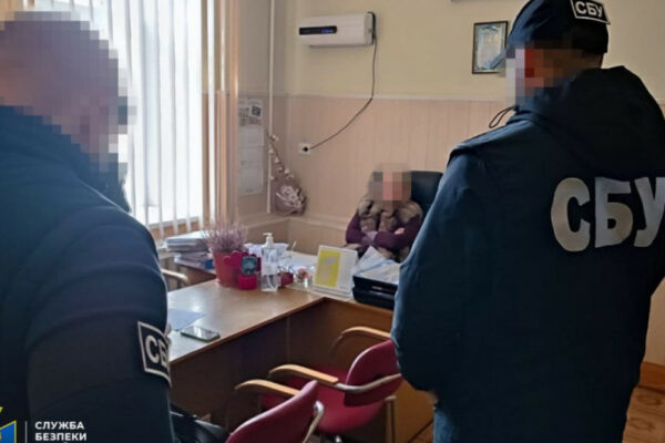sbu znajshla u kerivnici mikolad197vskod197 oblasnod197 msek 450 tisyach dolariv ta kolekciyu yuvelirnix virobiv 6717563781614 СБУ знайшла у керівниці Миколаївської обласної МСЕК 450 тисяч доларів та колекцію ювелірних виробів