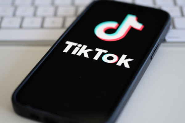 tiktok masovo zvilnyaye pracivnikiv i zaminyuye d197x shtuchnim intelektom 670cca0bcfcd3 TikTok масово звільняє працівників і замінює їх штучним інтелектом