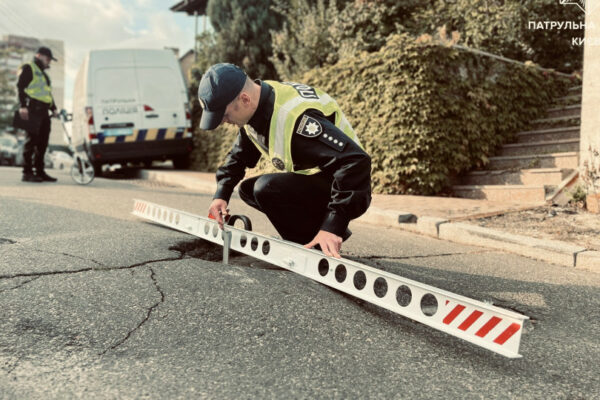 u kiyevi pereviryayut stan pokrittya dorig na nayavnist yam ta osidan pered zimoyu 670a271edb460 У Києві перевіряють стан покриття доріг на наявність ям та осідань перед зимою