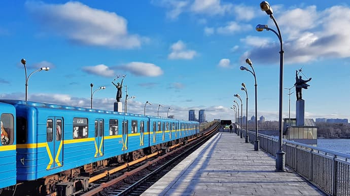 u kiyevi zakrili stanciyu metro dnipro pod197zdi pryamuyut bez zupinki 67078686504fe У Києві закрили станцію метро «Дніпро», поїзди прямують без зупинки