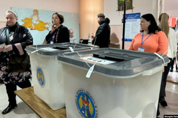 u moldovi proxodyat prezidentski vibori ta referendum pro vstup do yes 671606bfcc86c У Молдові проходять президентські вибори та референдум про вступ до ЄС