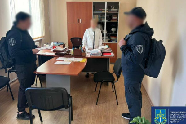 u odesi vikrili posadovciv msek yaki robili xvorimi uxilyantiv pijmali takozh dvox vijskovix u szch 6721e44fe147d У Одесі викрили посадовців МСЕК, які «робили хворими» ухилянтів — піймали також двох військових у СЗЧ