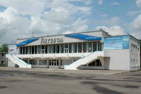 u ofisi prezidenta vidpovili chi vidnovit robotu aeroport uzhgorod 6710c14cb5e15 У Офісі Президента відповіли, чи відновить роботу аеропорт «Ужгород»