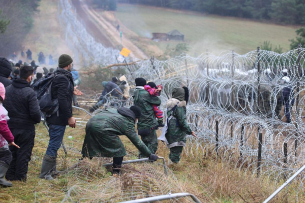 u yevrokomisid197 zayavili shho plani polshhi vidmovlyati migrantam u pritulku zagrozhuyut porushennyam zobovyazan shhodo prav lyudini 670e1de67908b У Єврокомісії заявили, що плани Польщі відмовляти мігрантам у притулку загрожують порушенням зобов'язань щодо прав людини