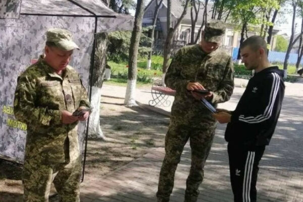 v odesi cholovik yakij znyav video z tck ta viklav u tiktok led ne potrapiv za d291rati na 5 rokiv 67209273b726b В Одесі чоловік, який зняв відео з ТЦК та виклав у TikTok, ледь не потрапив за ґрати на 5 років