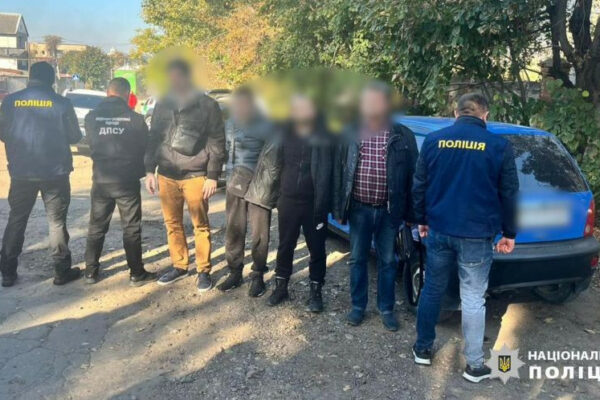 vid 5 500 do 9 500 yevro z uxilyanta za kvitok za kordon u chernivcyax zatrimali organizatoriv sxemi 671b4d3e96cc0 Від 5 500 до 9 500 євро з ухилянта за «квиток» за кордон — у Чернівцях затримали організаторів схеми