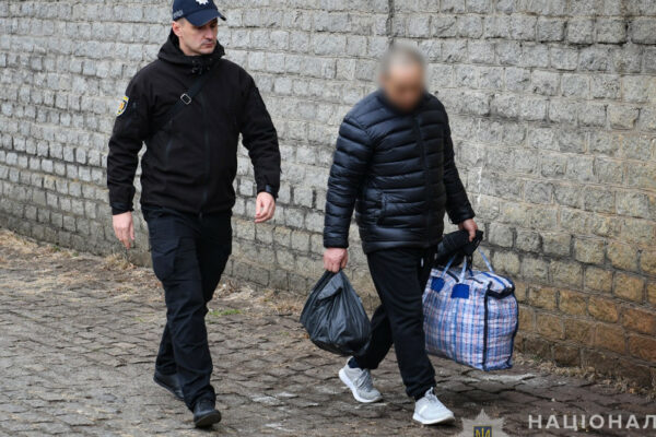 З України депортували китайського шпигуна-науковця, який збирав секретні дані в ракетно-космічній сфері z ukrad197ni deportuvali kitajskogo shpiguna naukovcya yakij zbirav sekretni dani v raketno kosmichnij sferi 67209163a1b9b З України депортували китайського шпигуна-науковця, який збирав секретні дані в ракетно-космічній сфері