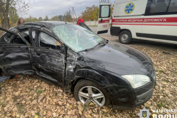 na cherkashhini netvereza vodijka vrizalasya v derevo travmuvavshi pasazhirku 672728a76f111 На Черкащині нетвереза водійка врізалася в дерево, травмувавши пасажирку