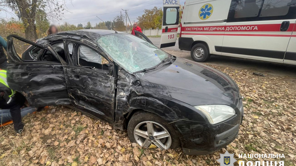 na cherkashhini netvereza vodijka vrizalasya v derevo travmuvavshi pasazhirku 672728a76f111 На Черкащині нетвереза водійка врізалася в дерево, травмувавши пасажирку