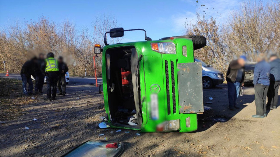 pid biloyu cerkvoyu vodij pid chas obgonu vrizavsya u vantazhivku 672c6f10ce9b7 Під Білою Церквою водій під час обгону врізався у вантажівку