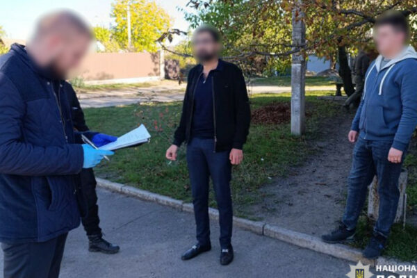 Поліція затримала шахрая, який вимагав 200 тисяч гривень за пошук зниклого бійця policiya zatrimala shaxraya yakij vimagav 200 tisyach griven za poshuk zniklogo bijcya 6725d6df709bf Поліція затримала шахрая, який вимагав 200 тисяч гривень за пошук зниклого бійця