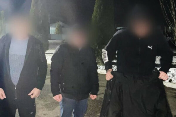 prikordonniki vilovili z tisi trox cholovikiv yaki namagalisya nelegalno potrapiti v ugorshhinu 67457bb1537e5 Прикордонники виловили з Тиси трьох чоловіків, які намагалися нелегально потрапити в Угорщину