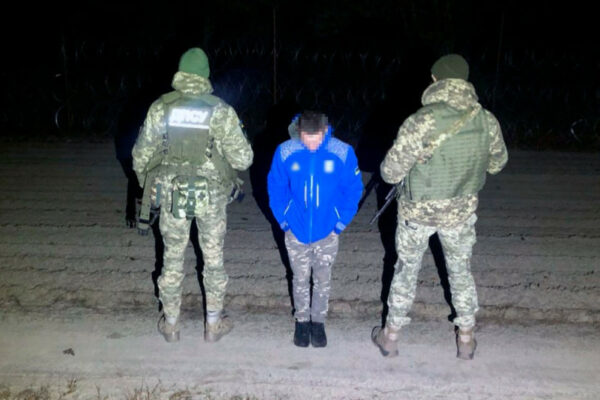 Прикордонники затримали чоловіка, який крізь чагарники пробирався до Польщі prikordonniki zatrimali cholovika yakij kriz chagarniki probiravsya do polshhi 674ac13fd1043 Прикордонники затримали чоловіка, який крізь чагарники пробирався до Польщі