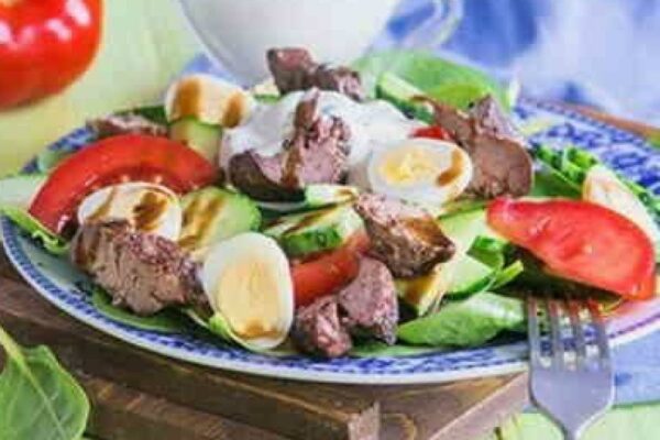 recepti sitnij teplij salat z kuryachoyu pechinkoyu 673b66f65ad0a Рецепти: Ситний теплий салат з курячою печінкою