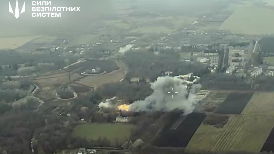 sili bezpilotnix sistem zsu pokazali video znishhennya komandnogo punktu rosiyan u kurskij oblasti 674036692d7c0 Сили безпілотних систем ЗСУ показали відео знищення командного пункту росіян у Курській області