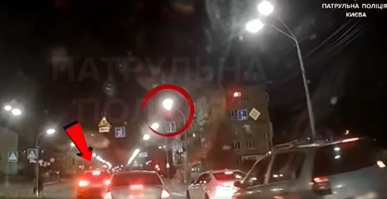 u kiyevi pokarali vodiya bmw yakij na ochax u policid197 porushiv pdr video 6731b6cf24ead У Києві покарали водія BMW, який на очах у поліції порушив ПДР — відео