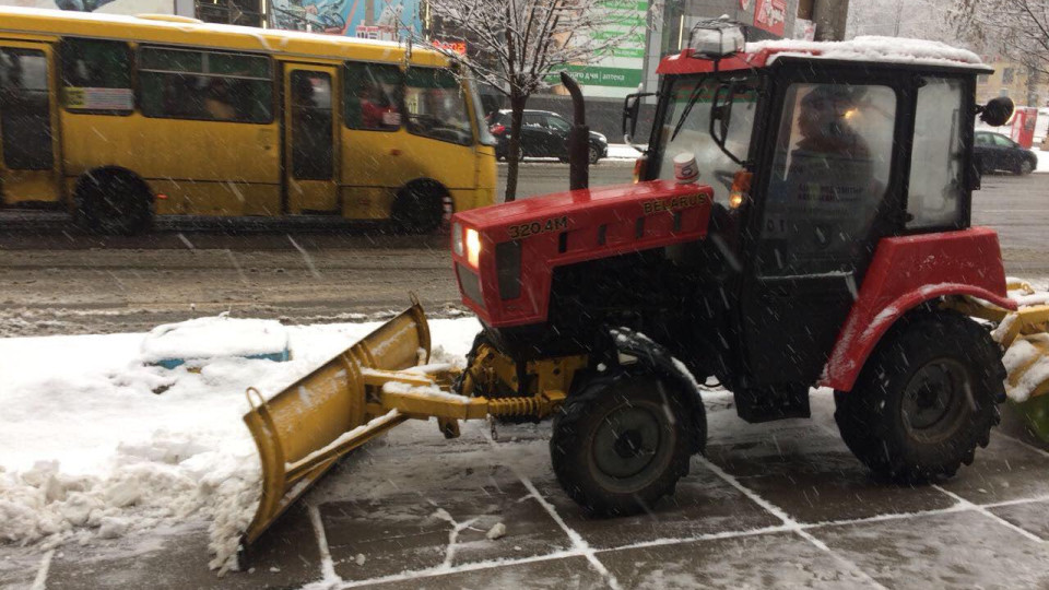 u kiyevi prozvituvali pro pidgotovku snigopribiralnod197 texniki do zimi 672f11815a933 У Києві прозвітували про підготовку снігоприбиральної техніки до зими