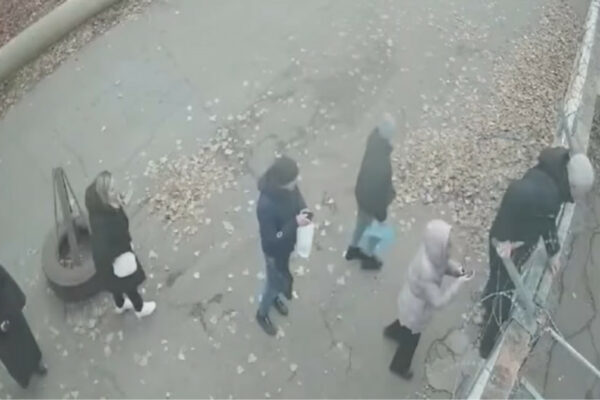 u krivomu rozi cholovik z nozhem prijshov v tck de zatrimali jogo sina ta pogrozhuvav vijskovosluzhbovcyam 67497303e3e51 У Кривому Розі чоловік з ножем прийшов в ТЦК, де затримали його сина, та погрожував військовослужбовцям