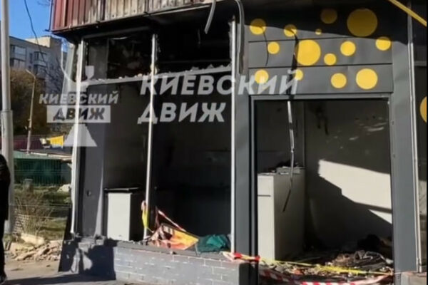 u solomcabcyanskomu rajoni ulamki drona poshkodili budinki ta avto video 67272a996c5ce У Соломʼянському районі уламки дрона пошкодили будинки та авто – відео