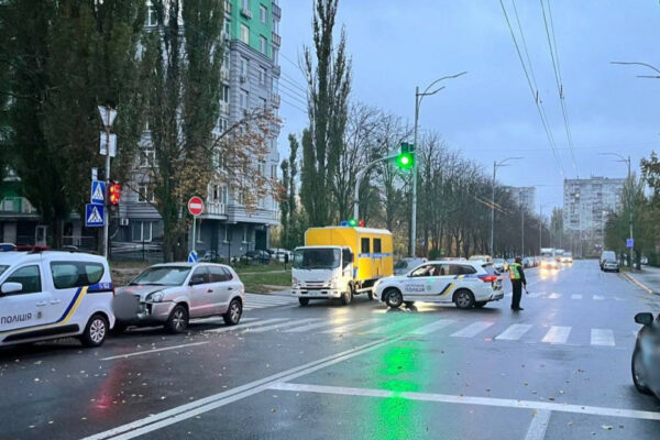 u svyatoshinskomu rajoni cherez likvidaciyu naslidkiv ataki droniv perekrito rux na odnij iz vulic 6725d6945f260 У Святошинському районі через ліквідацію наслідків атаки дронів перекрито рух на одній із вулиць