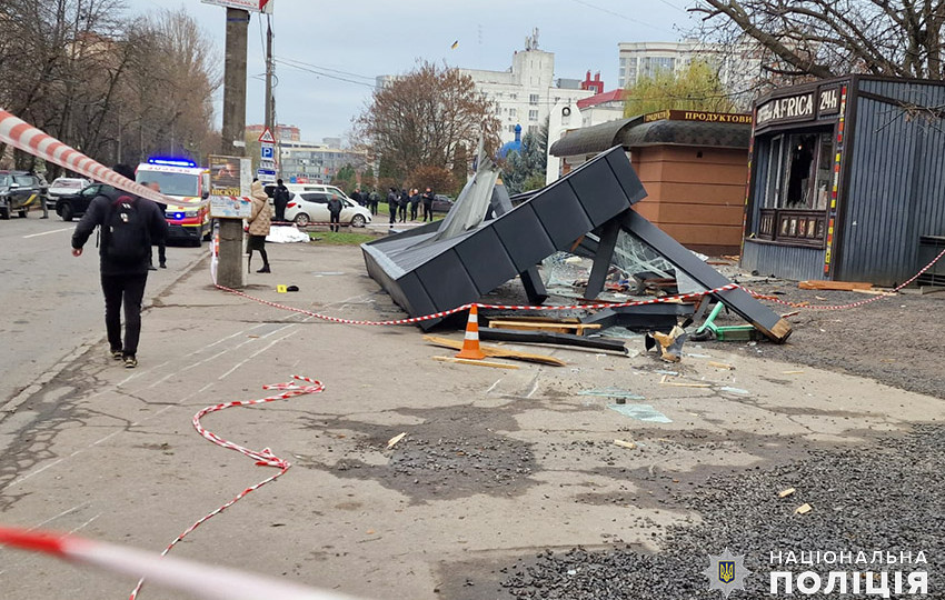 u xmelnickomu avtomobil vletiv u zupinku transportu povidomlyayut pro У Хмельницькому автомобіль влетів у зупинку транспорту – повідомляють про загиблих