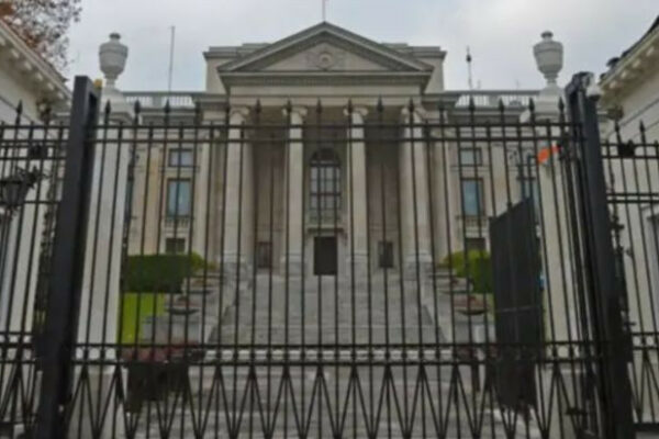 ukrad197na poprosila polshhu viddati d197j konsulstvo rf u poznani 674821cd00587 Україна попросила Польщу віддати їй консульство РФ у Познані
