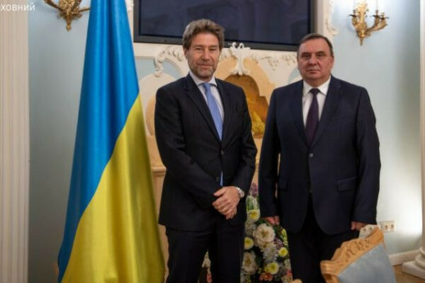 Голова ВС Станіслав Кравченко обговорив з Послом Італії виклики, що постали перед судовою владою в процесі євроінтеграції golova vs stanislav kravchenko obgovoriv z poslom italid197 vikliki shho postali pered sudovoyu vladoyu v procesi yevrointegracid197 675b884452574 Голова ВС Станіслав Кравченко обговорив з Послом Італії виклики, що постали перед судовою владою в процесі євроінтеграції